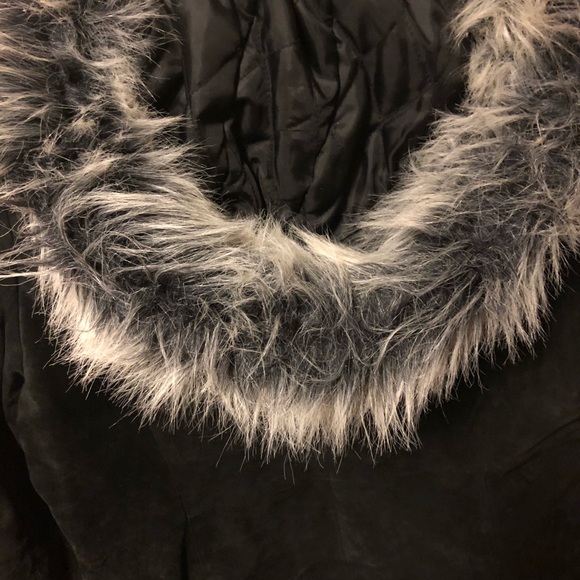 HOST PICK!🙀🤩😍3/30 Taut Black Genuine Leather Embroidered Fur Jacket - Picture 3 of 16